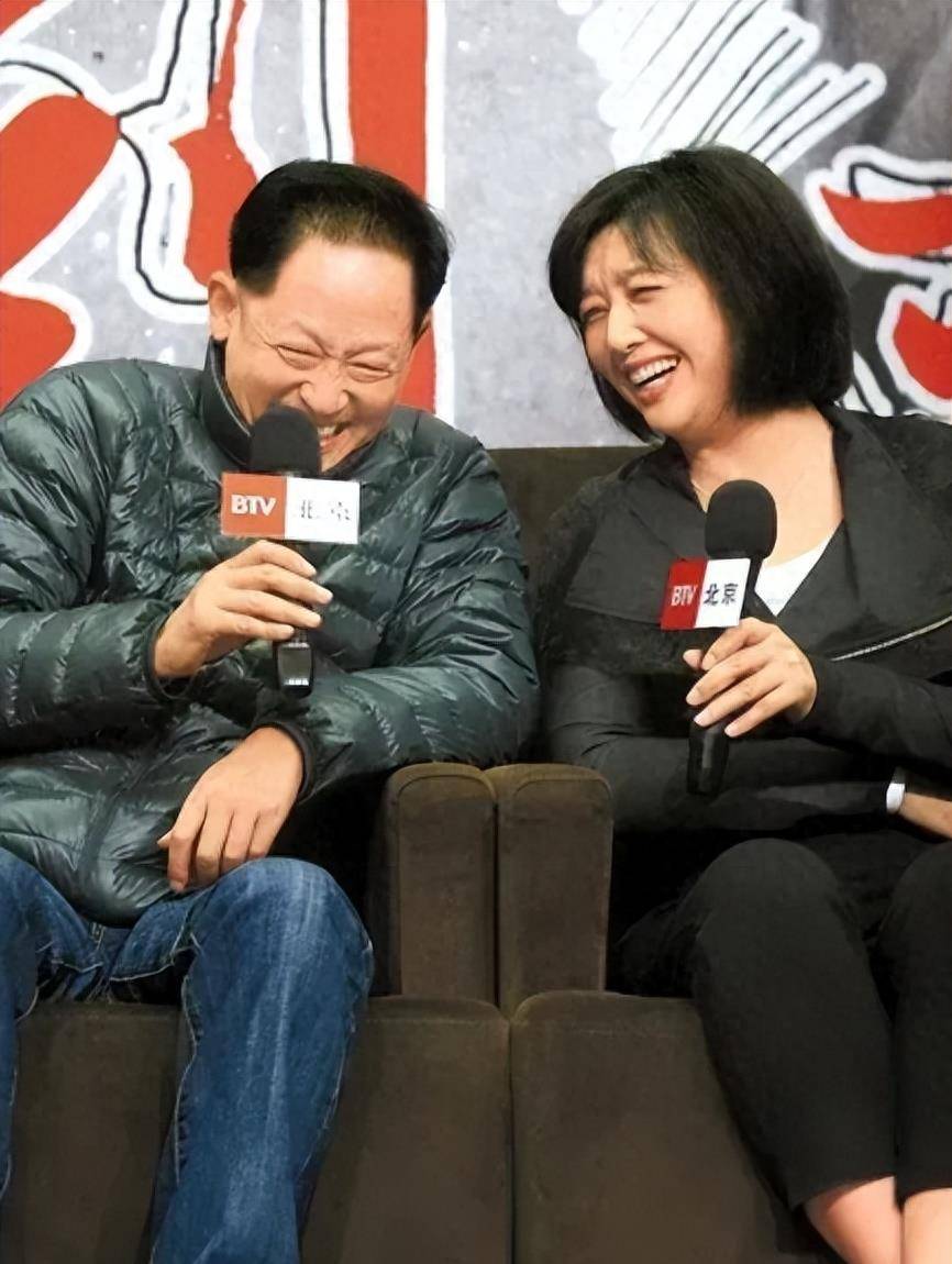 王志文和江珊时隔30年再聚首!江珊依旧女神范,王志文满面沧桑老