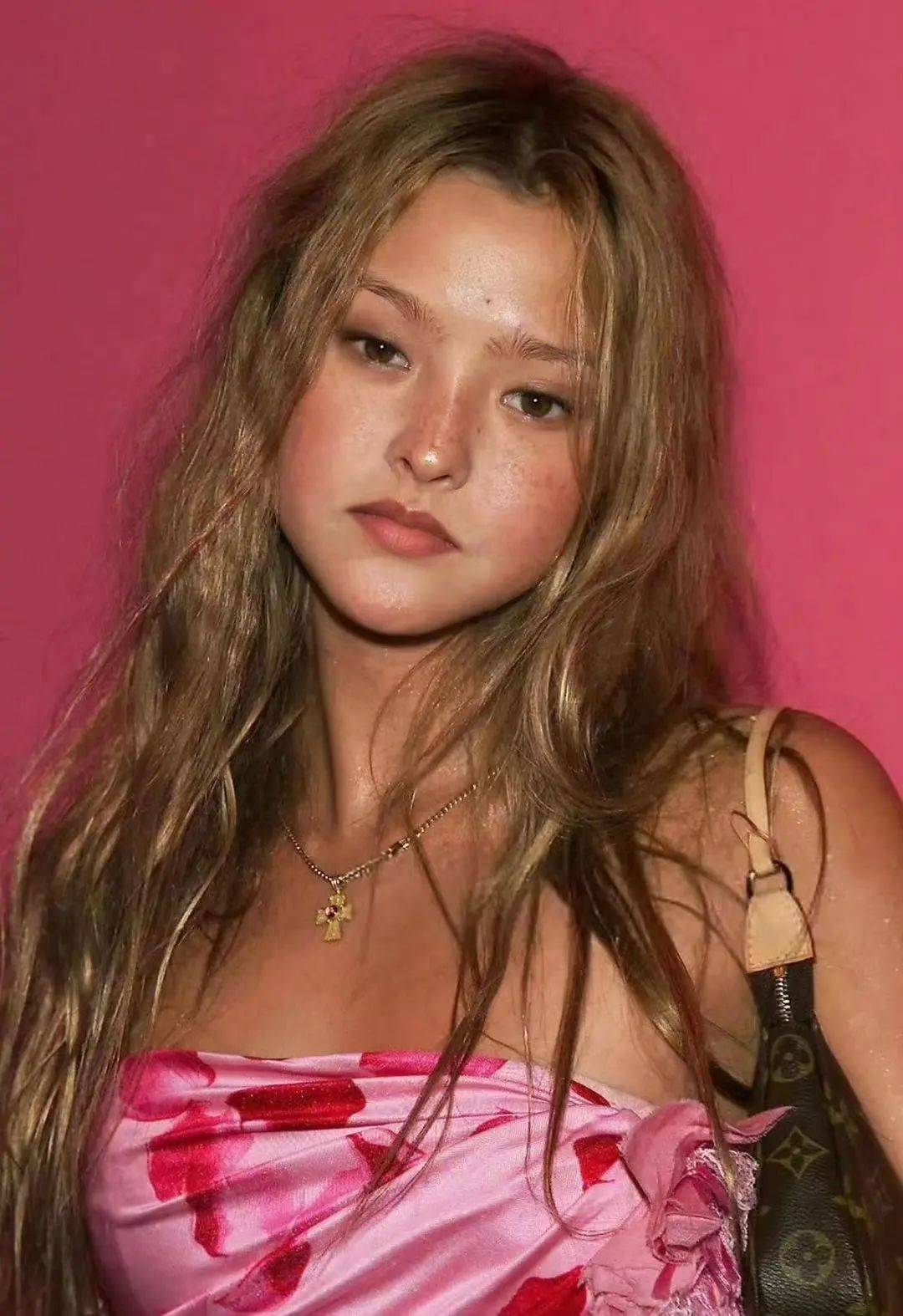 还记得"y2k鼻祖"戴文青木吗?她带女儿拍杂志啦_aoki_chanel_时尚