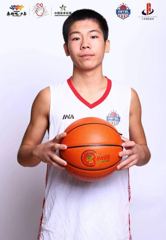 许浩恩:热爱篮球,永不放弃的篮球少年._比赛_加时赛_湖南