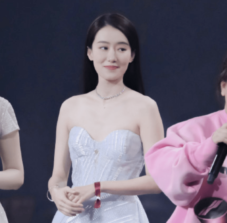 微博之夜众星云集,六美超养眼,丁真成团宠,贾玲错位图笑炸了!