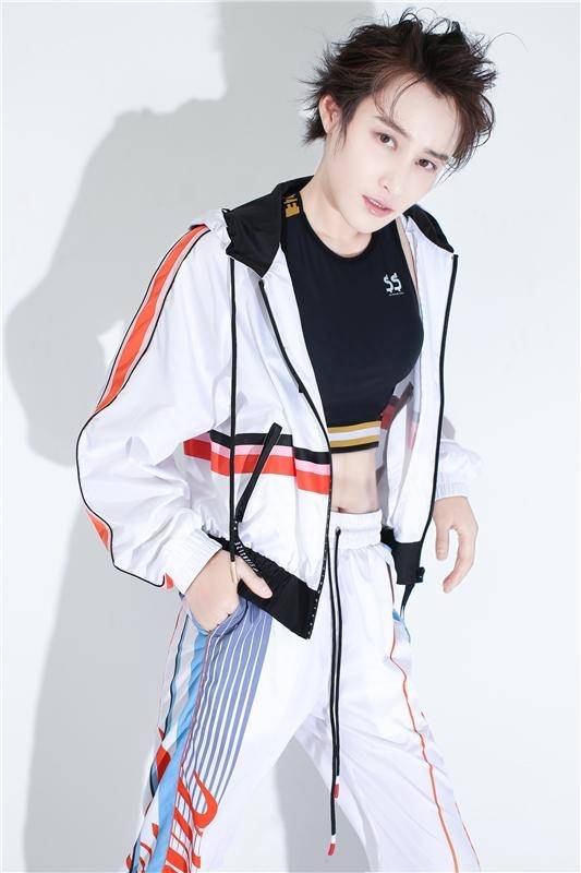 乘风破浪的姐姐蒋璐霞晒健身硬照,肌肉分明太吸睛,真是帅炸了_进行