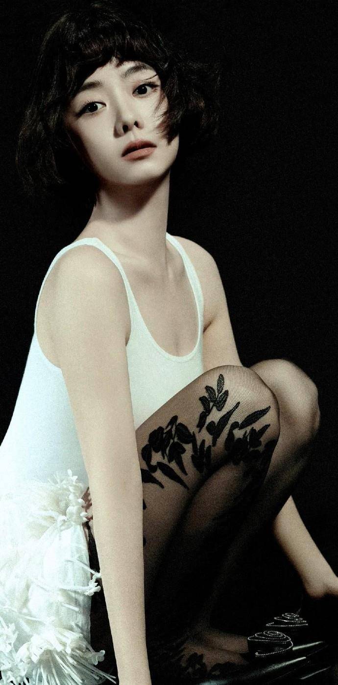 谭松韵终于穿黑丝了!_黑色_时尚_女孩