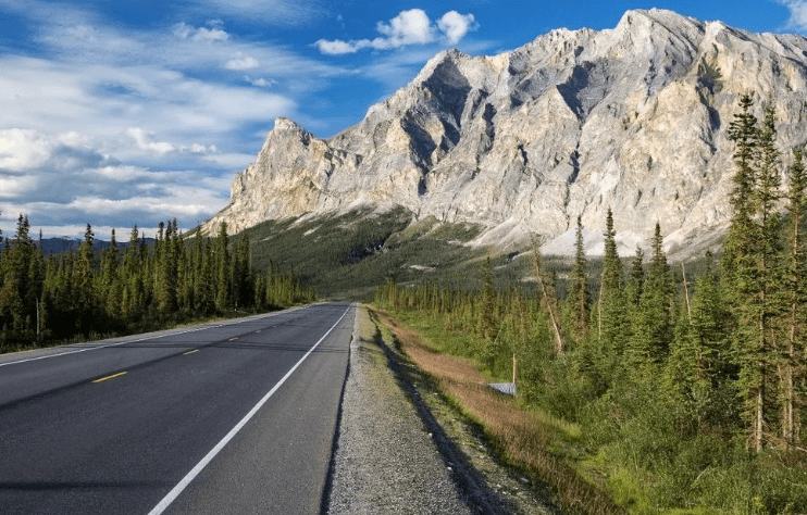 泛美公路,北起阿拉斯加,南至火地岛,全长48000公里,是世界上总里程最