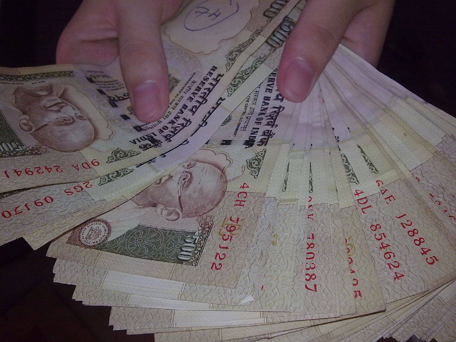 印度卢比想成为全球储备货币，两次废钞割自己国民韭菜，谁敢要？_搜狐网