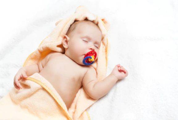 清妍出自唐代韩愈《月池》诗:"寒池月下明,新月池边曲,若不清妍