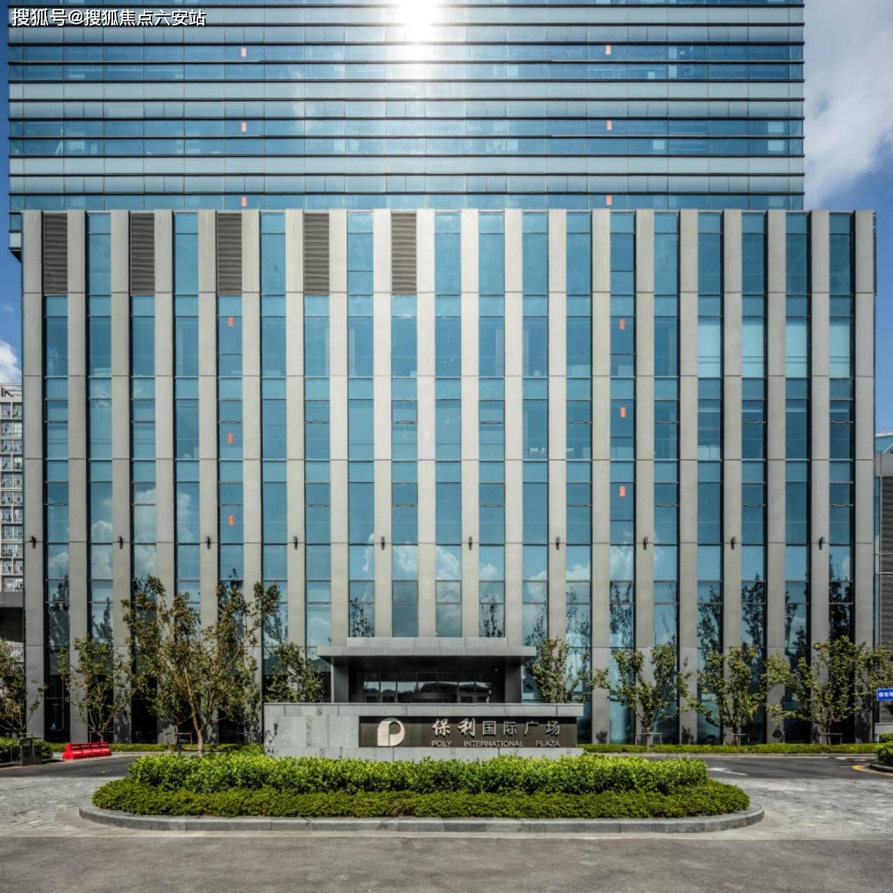 保利国际广场由世界著名建筑大师安藤忠雄设计,是嘉定新城中心区商业