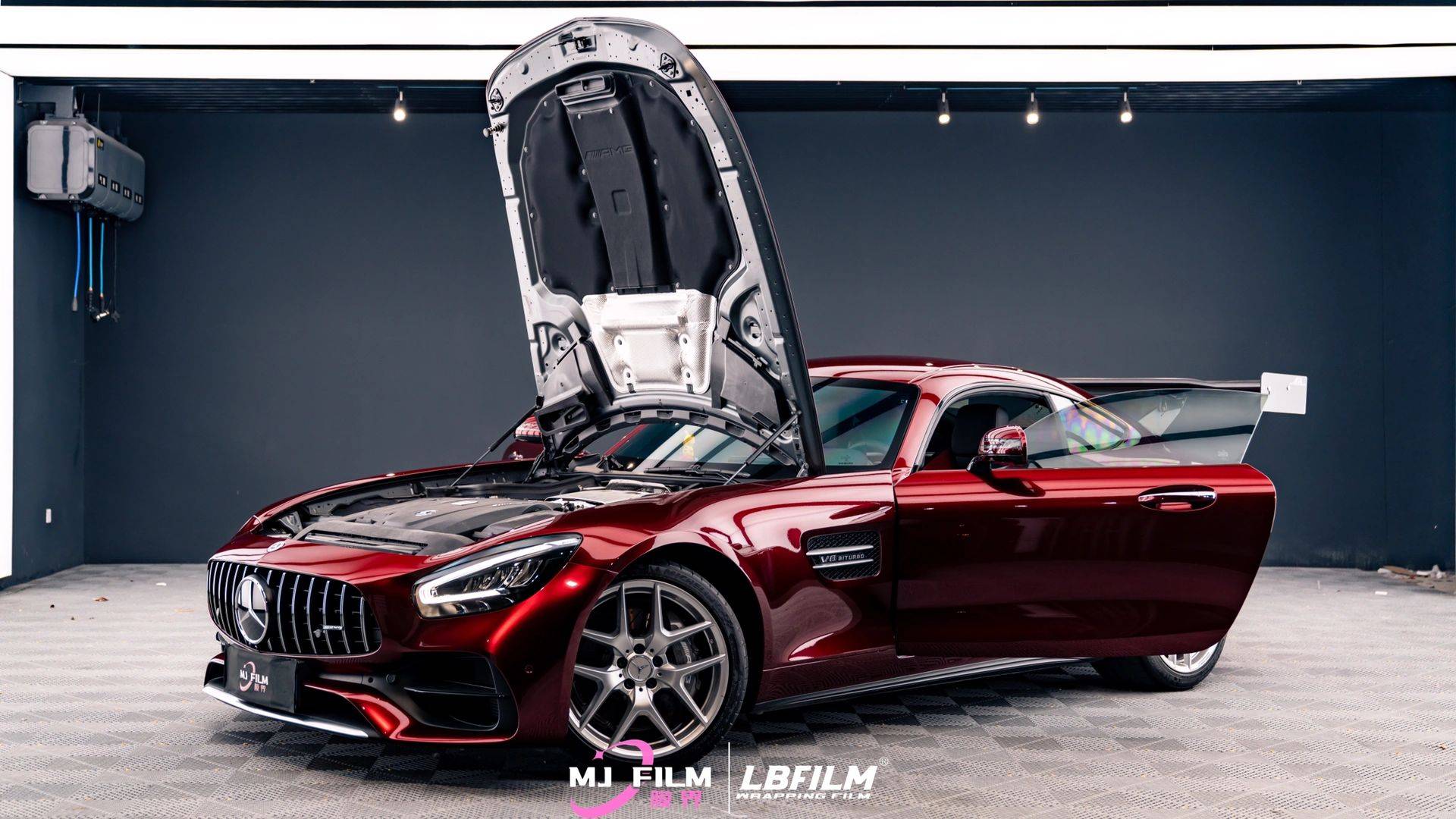 奔驰lb改色膜液态金属龙血红,非常炸裂的一款黑红色_流动_血液_动感