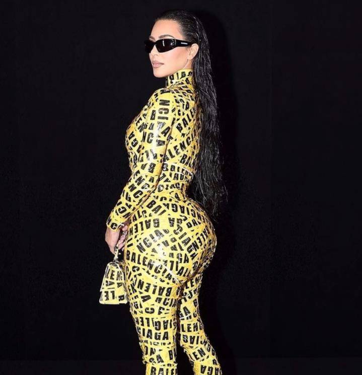 卡戴珊模仿者34岁去世,整形后心脏骤停,网友:侃爷新女友更疯狂_身材