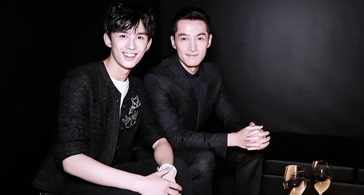 吴磊和胡歌的第三次合作则是《不虚此行》,在这部电视剧中,胡歌和吴磊