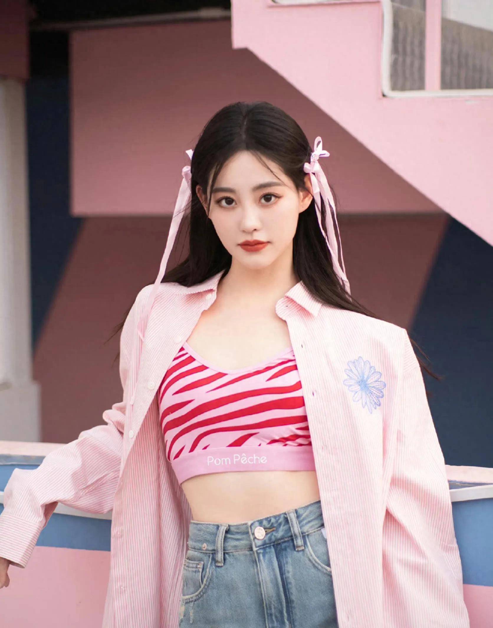 祝绪丹今天的每日快照!可爱的粉猫造型超吸睛_粉色_形象_丝带