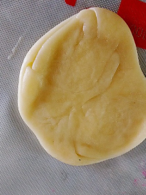 绿豆别再熬汤了,教你个新吃法,加1碗面粉,入口即化,越吃越香_颗粒