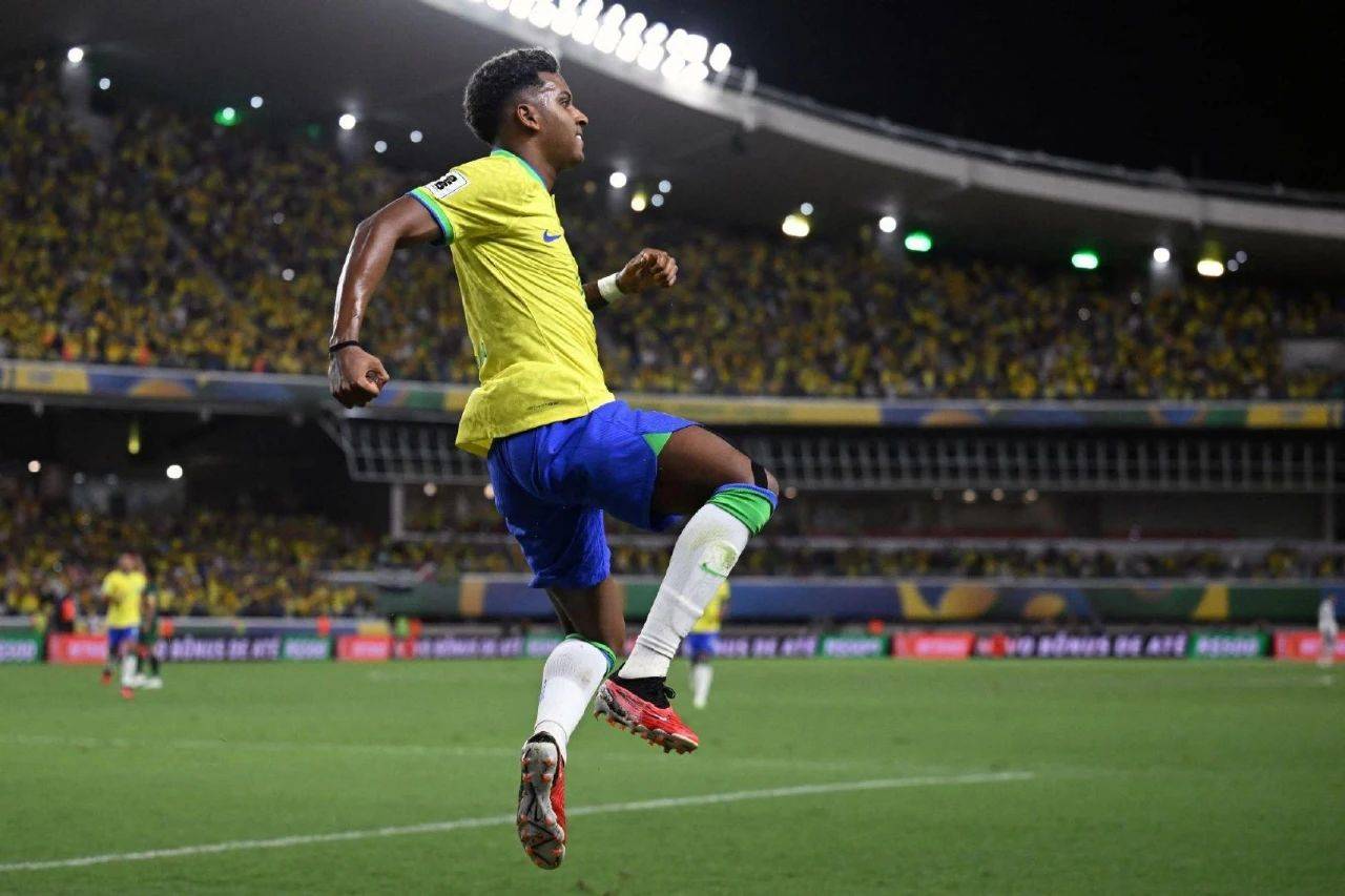 5-1,内马尔2球 助攻超越球王贝利 队史第1人,巴西斩获开门红_玻利维亚