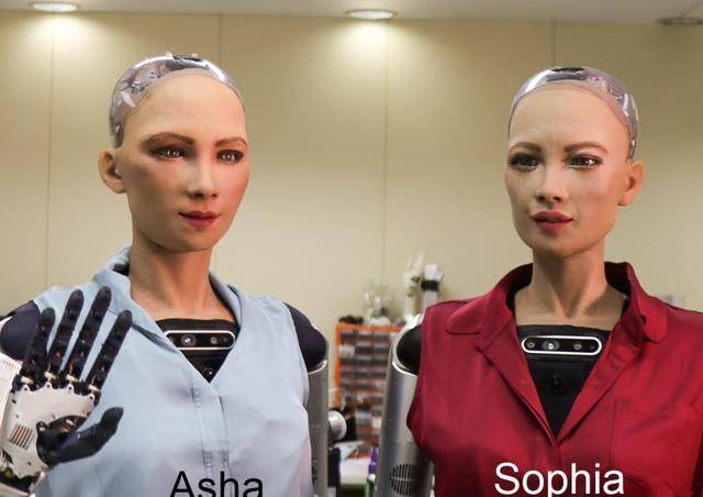 当年声称我将会摧毁人类的机器人索菲亚,后来变成啥样了?
