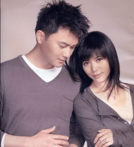 袁咏仪为50岁张智霖庆生,布置梦幻派对,夫妻花式凹造型俏皮搞怪_生日