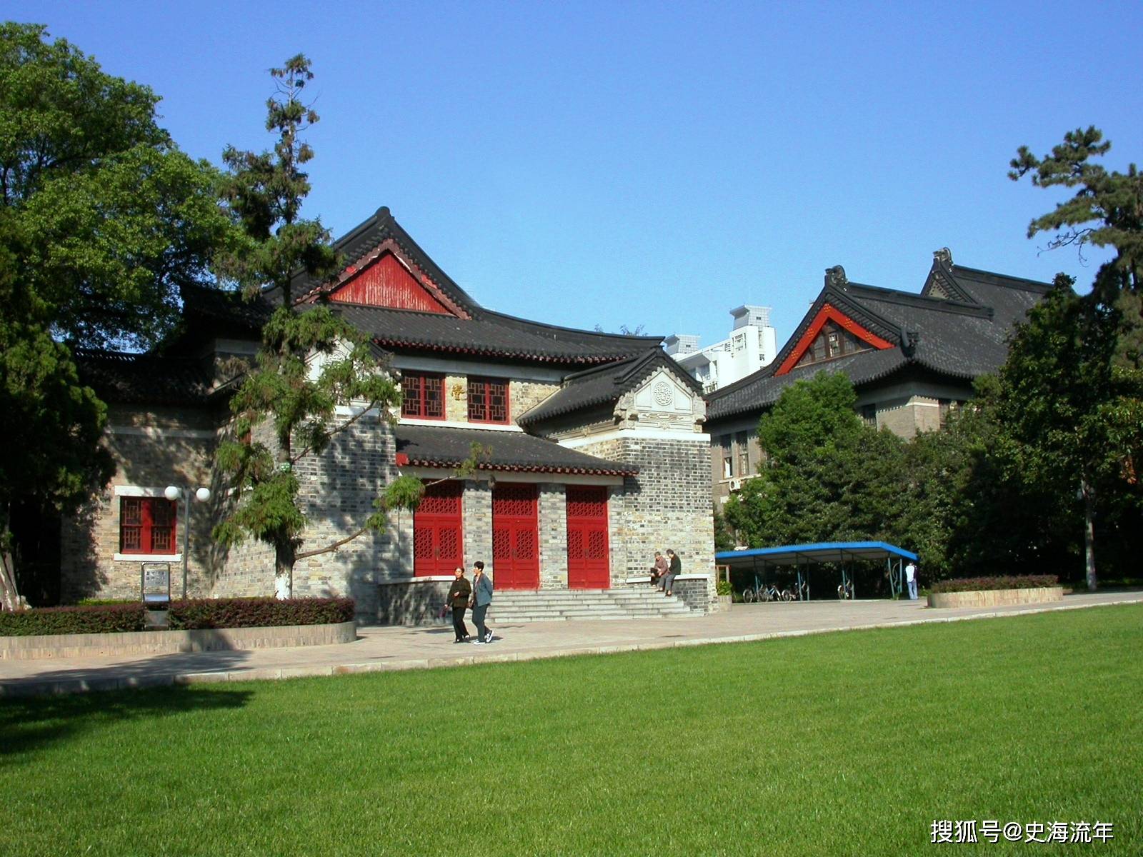 原创
            南京大学世界排名连续下滑，东南大学连续上升，江苏11所高校上榜（南京大学与东南大学校史之争）