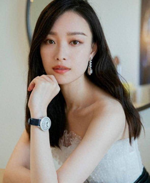 鹅蛋脸彻底过时了,"方脸"真的进化了!