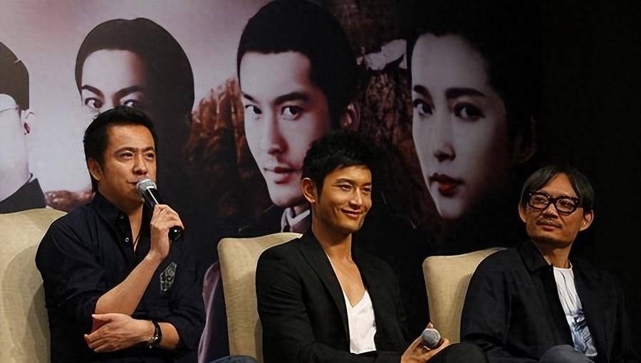 黄晓明驳斥了有关私生子的谣言,他只有一个孩子小海绵,留下百亿资产