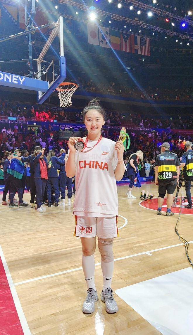 我们女篮武桐桐大伤初愈,首次有球训练,百分百命中率_康复_投篮_赛场