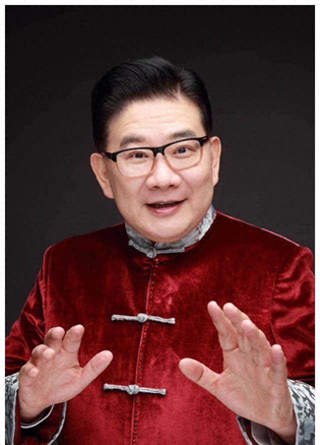 演员,写作者,国脸主持曹可凡,在不同领域中切换着身份_上海电视台
