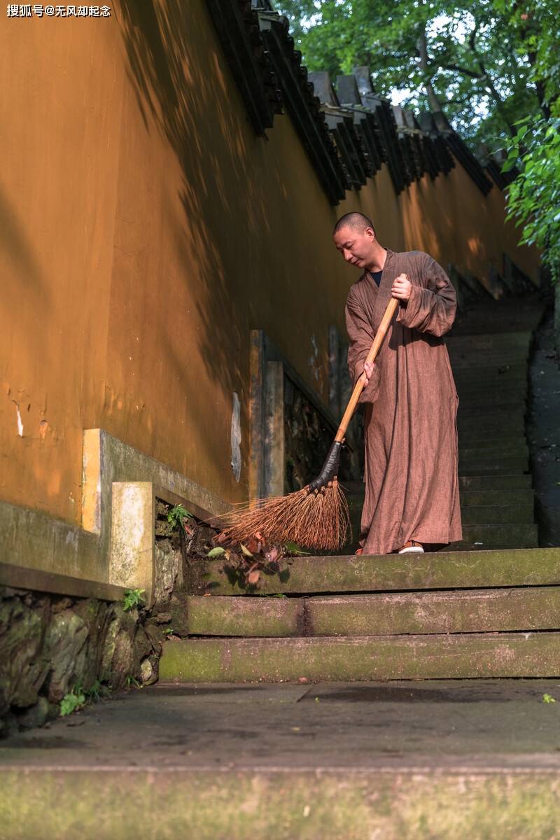 扫地僧被萧峰打了一掌,为何三日后气绝?你听扫地僧死前说了什么
