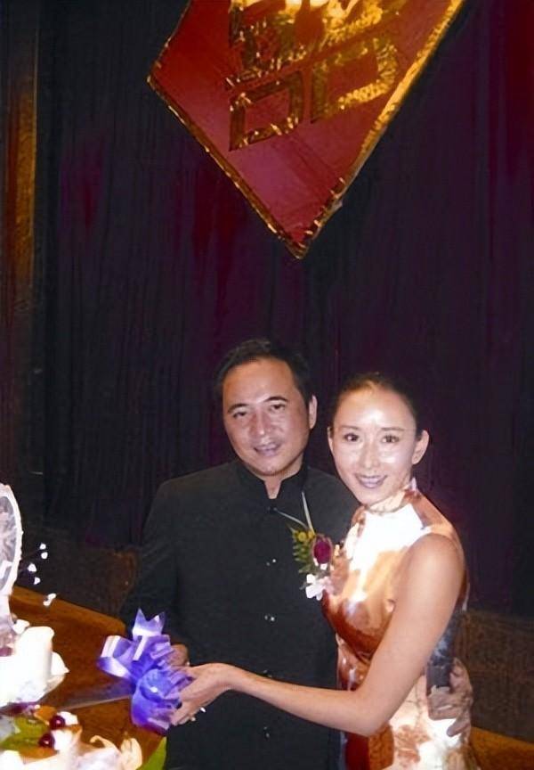 "拿督夫人"胡静:被亿万富豪追三年,打败杨紫琼嫁豪门却穿地摊货