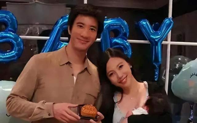 67同样是「演唱会下跪」:为啥刘德华被肯定,王力宏却受到争议呢