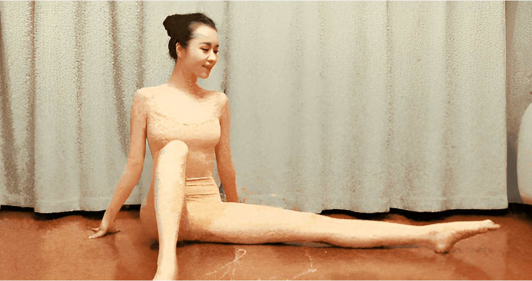 她19岁"一字马"貌美女孩,摆脱娱乐圈束缚,如何成为当代女王?