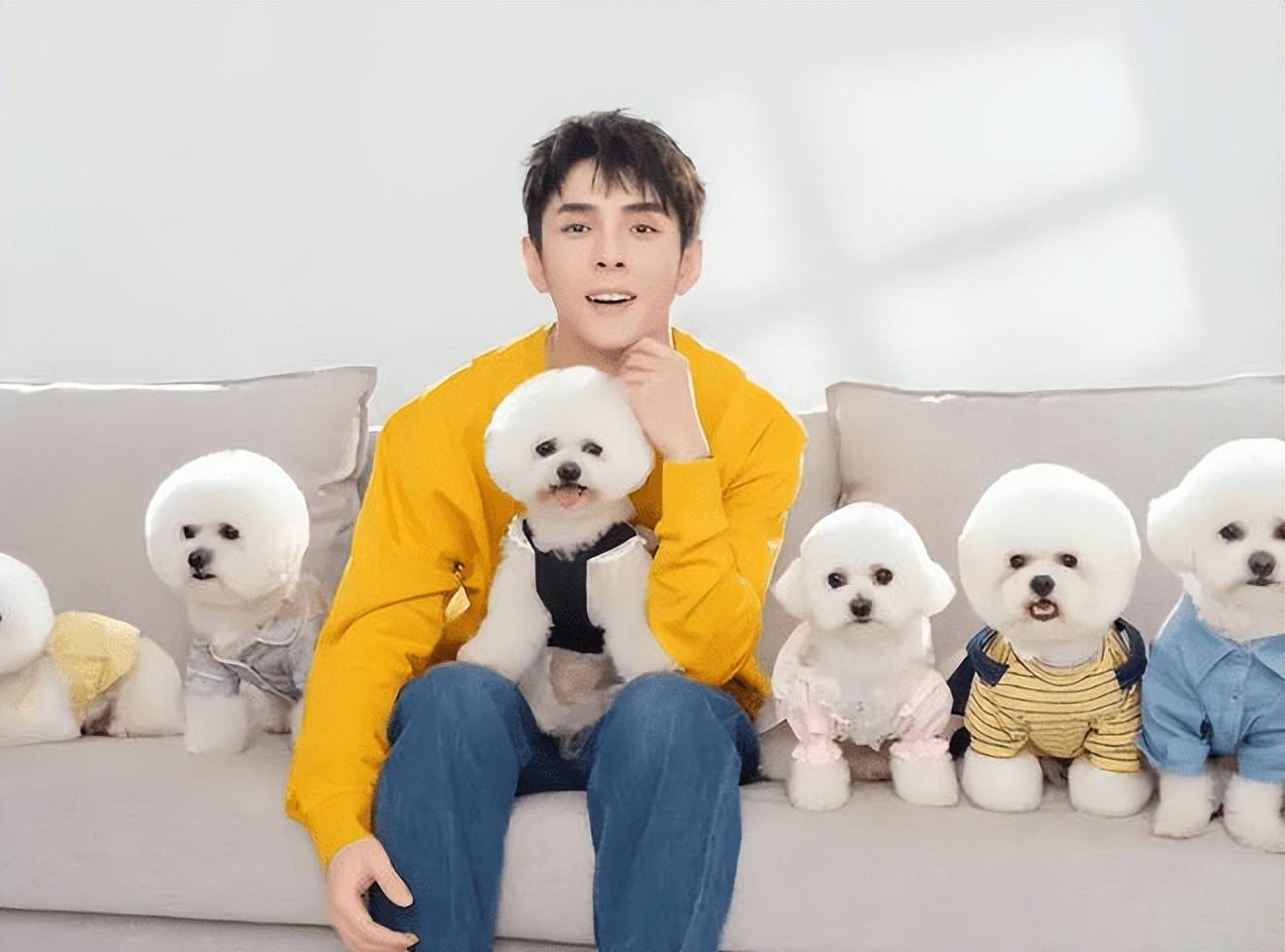 李佳琦直播道歉流泪,带货时笑容满面,被嘲讽这演技不当演员可惜了