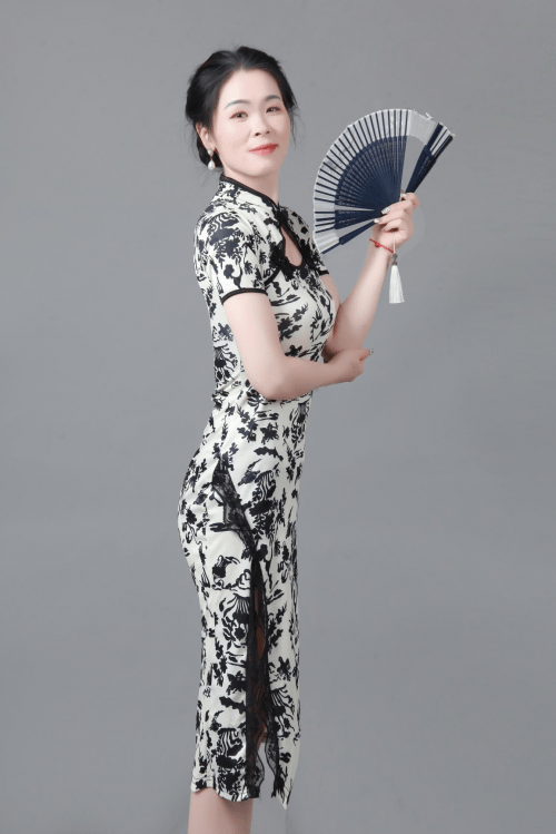 模特汪聪:端庄优雅气质签约得以完美的展现_广告_演艺_发展