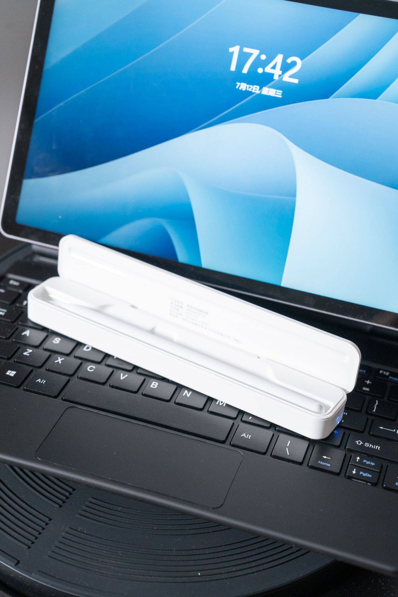 西圣ipad电容笔体验_自带_使用时间_卡顿