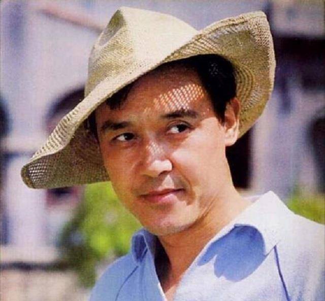 演员达式常:英俊儒雅,屡获大奖,《人到中年》感动一代知识分子