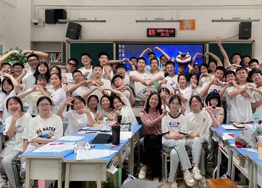 重庆市田家炳中学教师杨远凤:心向学子, 幸福育人,做教育路上的追光