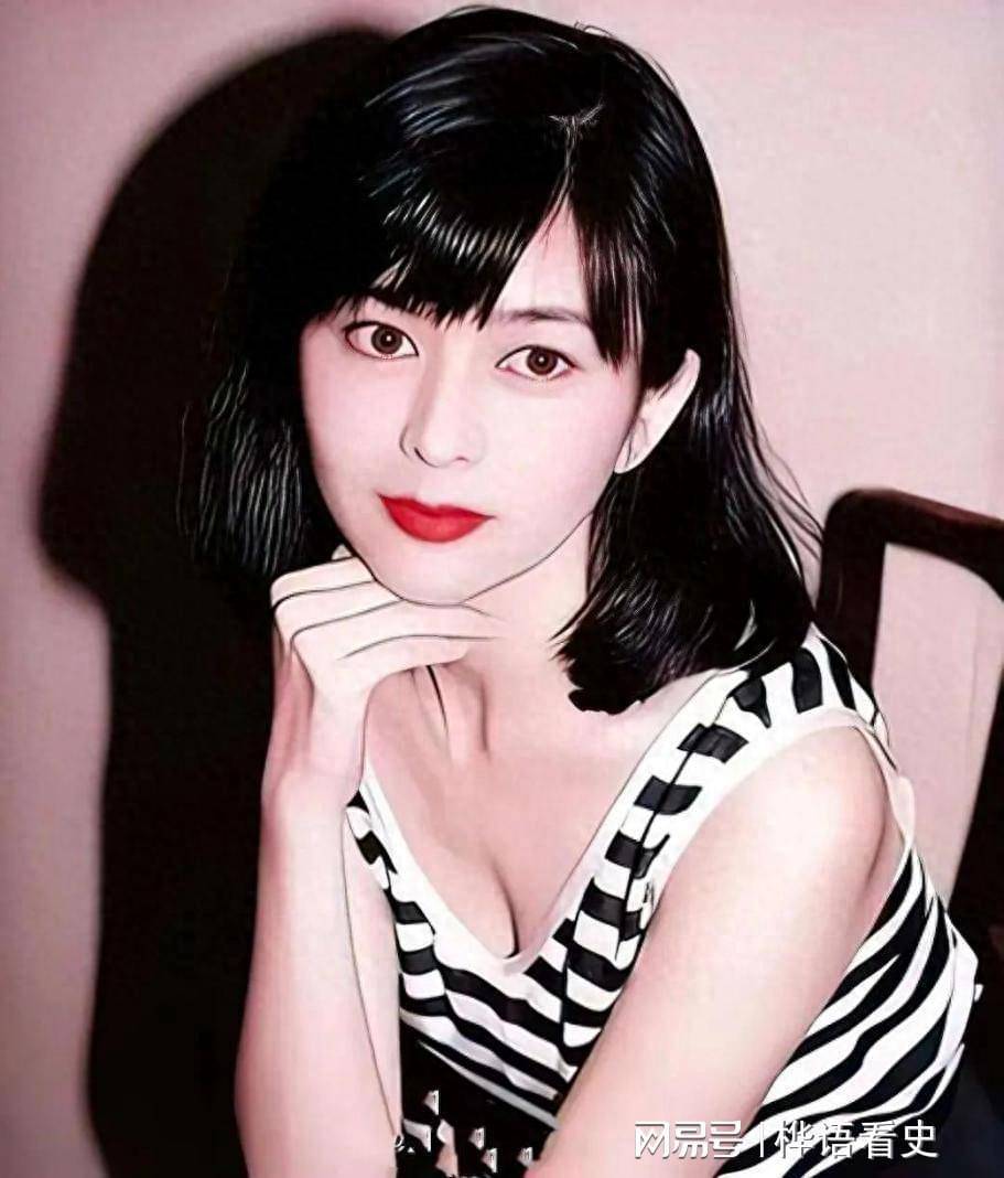 而关之琳当时正是艺圈一姐,身价千金,洪汉义看上了她的美色,这才提出