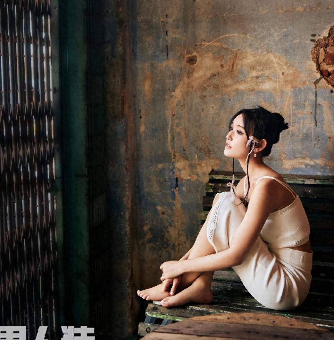 蒋依依笑对税务风波 ,继续拍摄《墨雨云间》_明星_公司_演艺圈