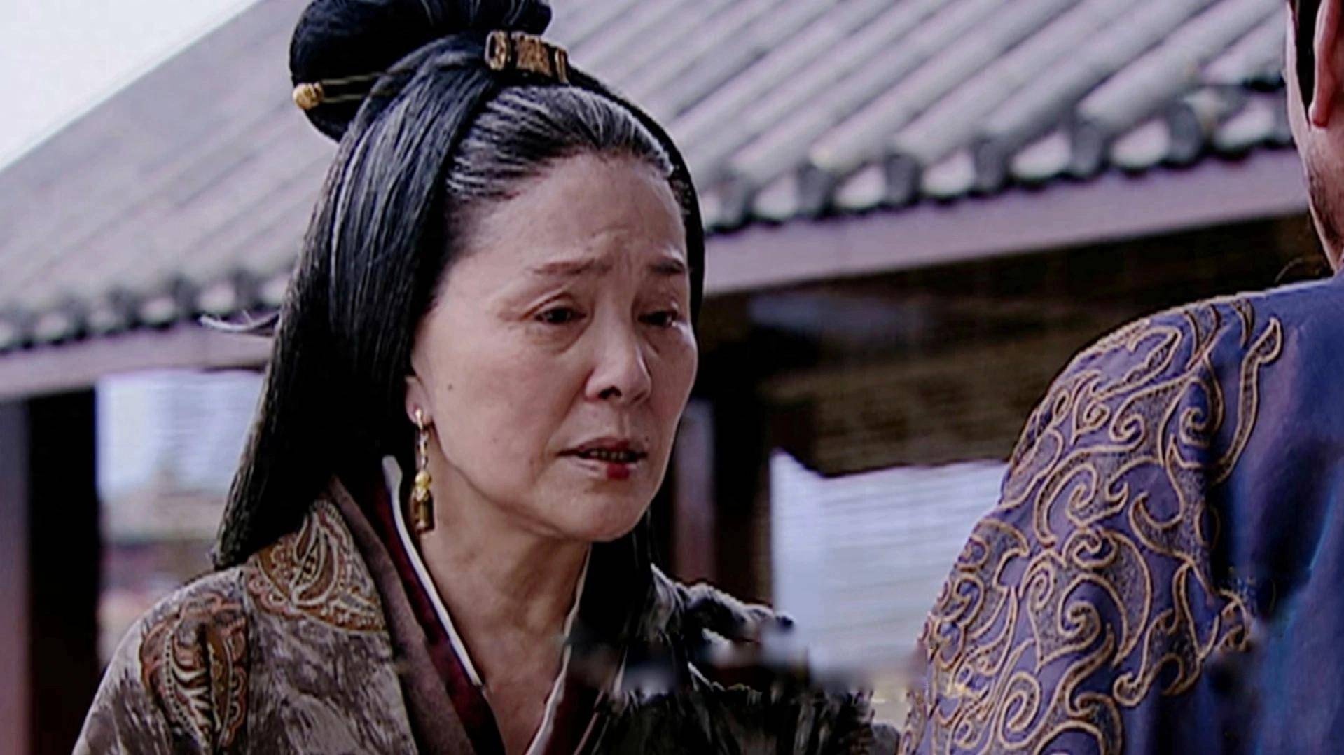 赵绾,王臧是为了振兴儒学,而窦婴和田蚡两大外戚则各怀鬼胎,真正支持