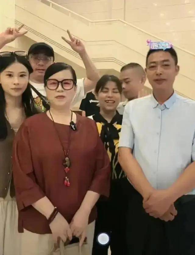 潘克律师再开播维护郭威,曝干爷爷身份曾得到许姚认可_潘律_保护_许敏