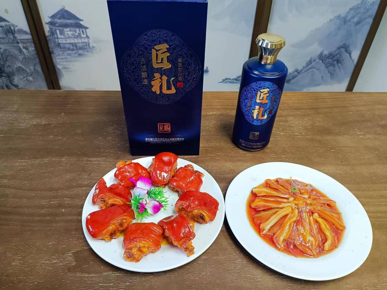 是一款正宗坤沙工艺酿造的酱香酒,严格来说匠礼这酒跟茅台酒师出同门