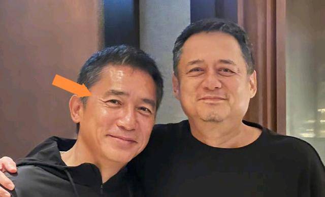 第一时间约见友人,晒照张叔平比梁朝伟显年轻_王家卫_挚友_感情