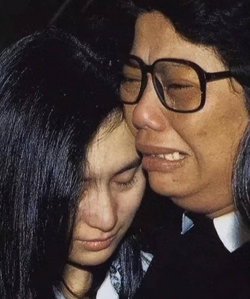 陈百强30周年忌日,与何超琼往事被提及,甄妮亲证两人在一起过_好友