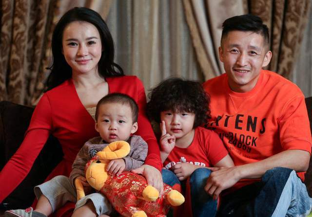 "拳王"邹市明:生了3个儿子的老婆,比我打拳厉害多了_女子_冉莹颖_孩子