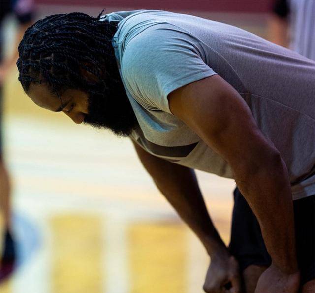 哈登晒训练照,身材严重走样,球迷吐槽:怎么胖成这样了_交易_赛季_1