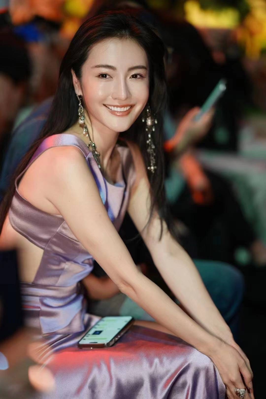 孙晶晶花腔女高音歌唱家常思思受邀出席youg x时装发布会,现场演绎