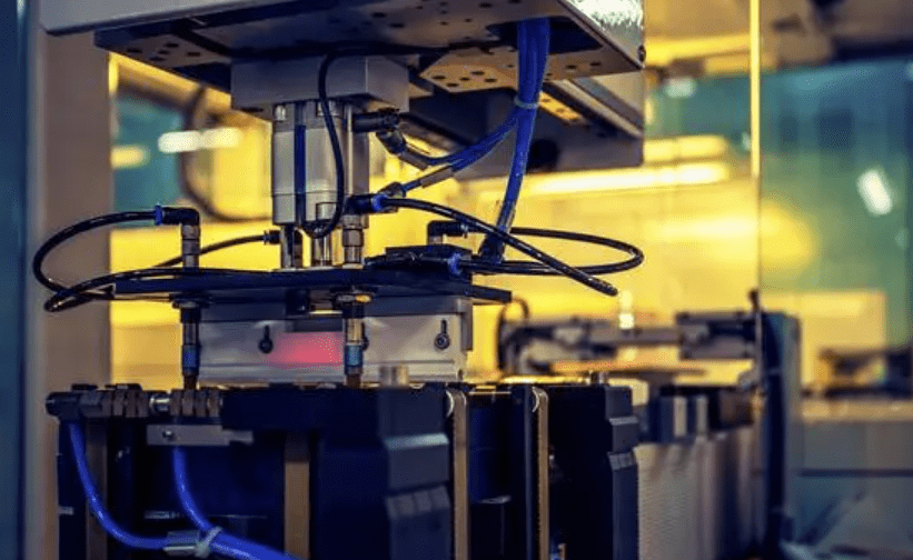 光刻机板块闻"风"大涨,蓝英装备尾盘涨停!深交所下发关注函