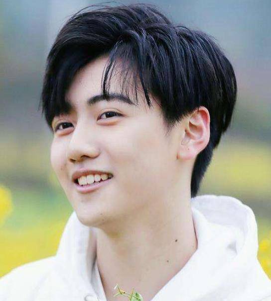 "以为不熟悉,其实是兄弟",赖冠霖王嘉尔没啥,蔡徐坤这组意外_董岩磊