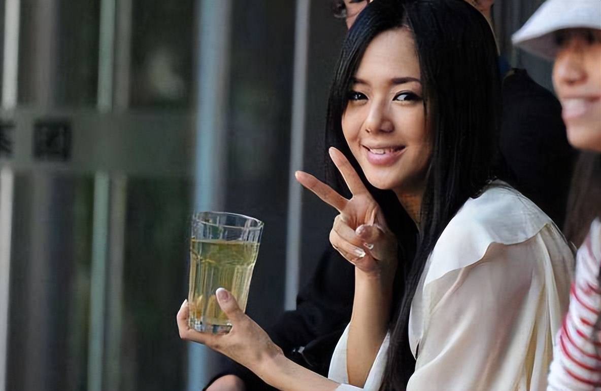 40岁苍老师重出江湖!为了生活官宣复出拍片,丈夫极力支持引热议