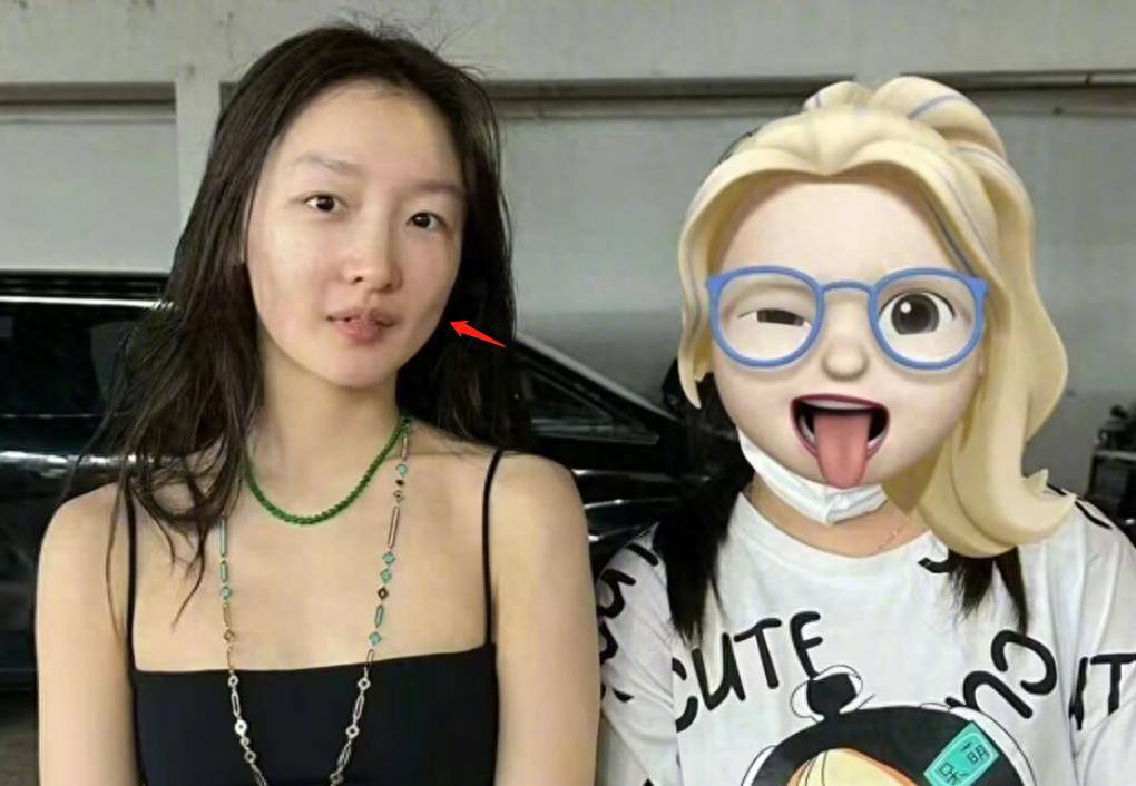 周冬雨扫楼生图变样,脸部僵硬还撞脸倪妮,疑似填充过度不自然_活动