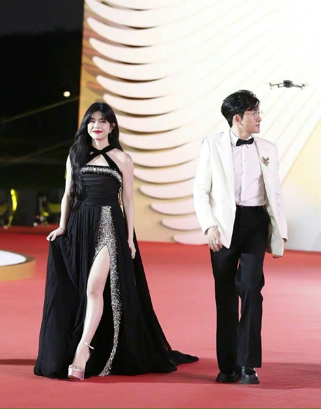 疑似怀二胎了,与苏有朋合体走红毯时,陈妍希的状态让网友直呼难以接受