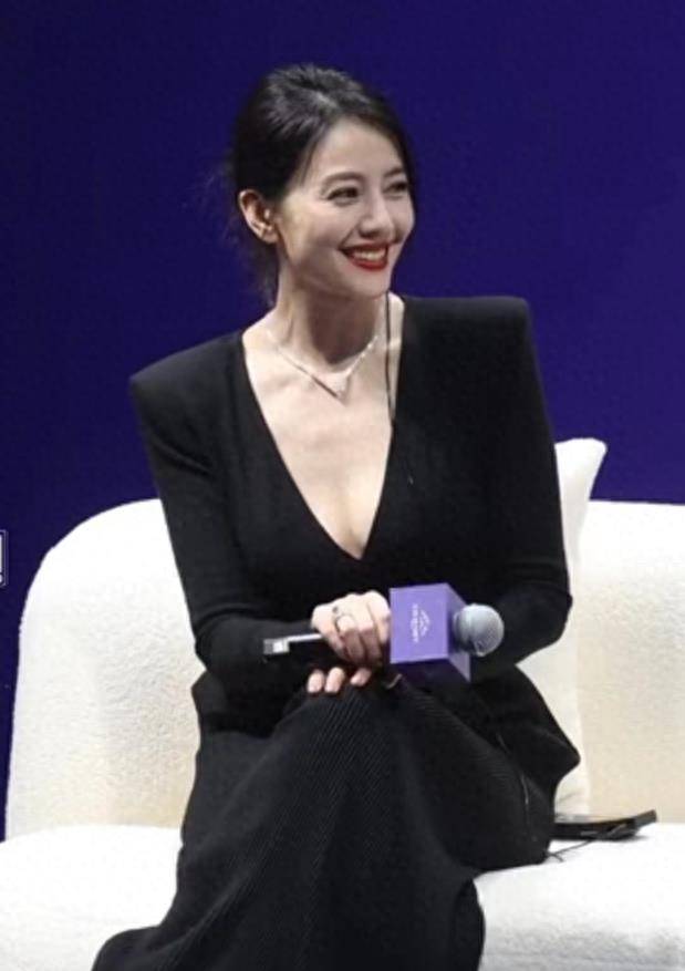 43岁高圆圆高调参加活动!