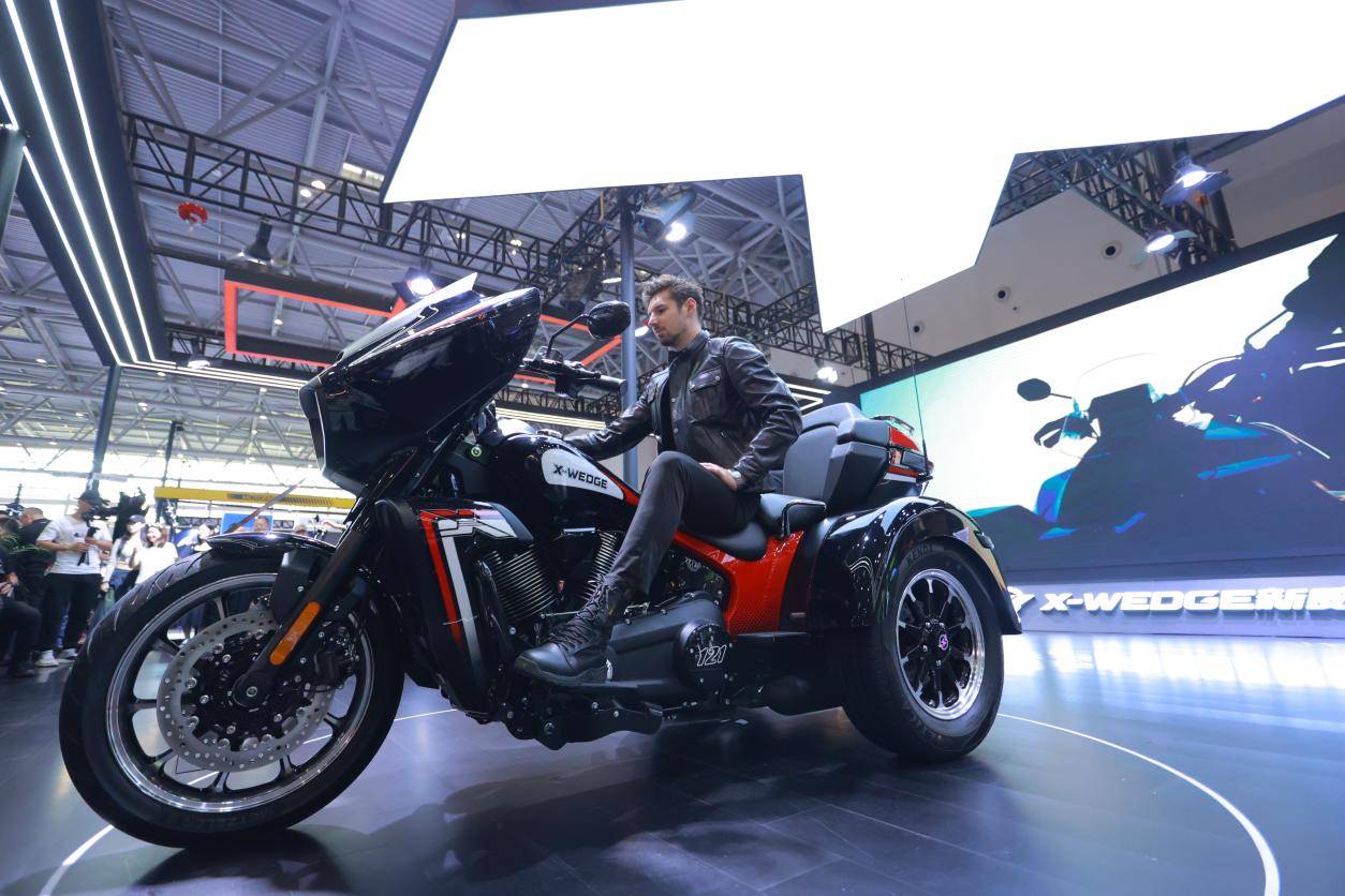 气场不输哈雷 超大排量x-wedge新威骑亮相摩博会_搜狐汽车_搜狐网