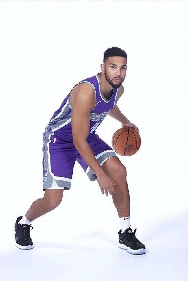 从冷门到巨星:科里·约瑟夫的加拿大篮球逆袭之路_队友_球员_能力